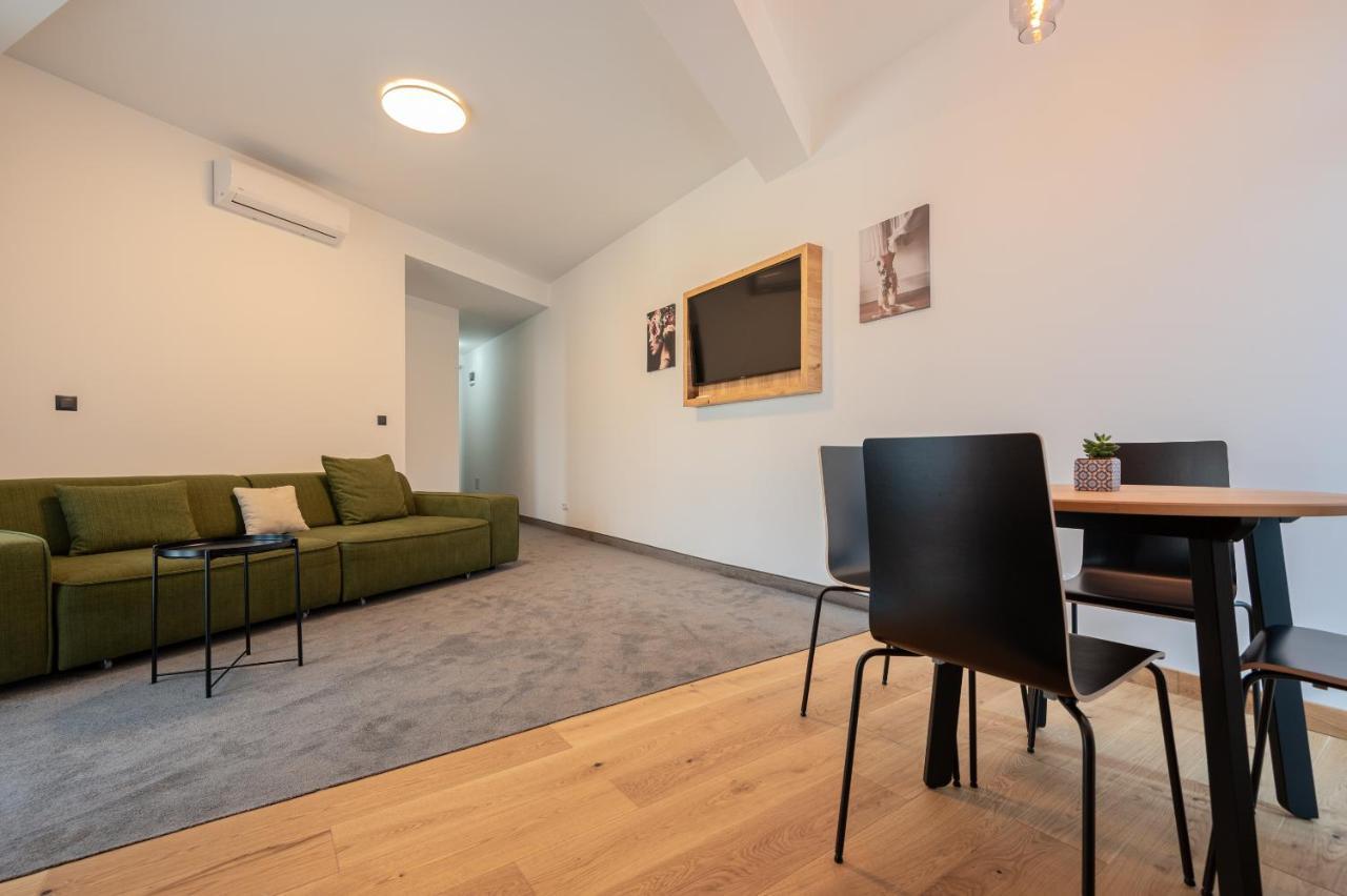 Calvin Aparthotel Oradea Luaran gambar
