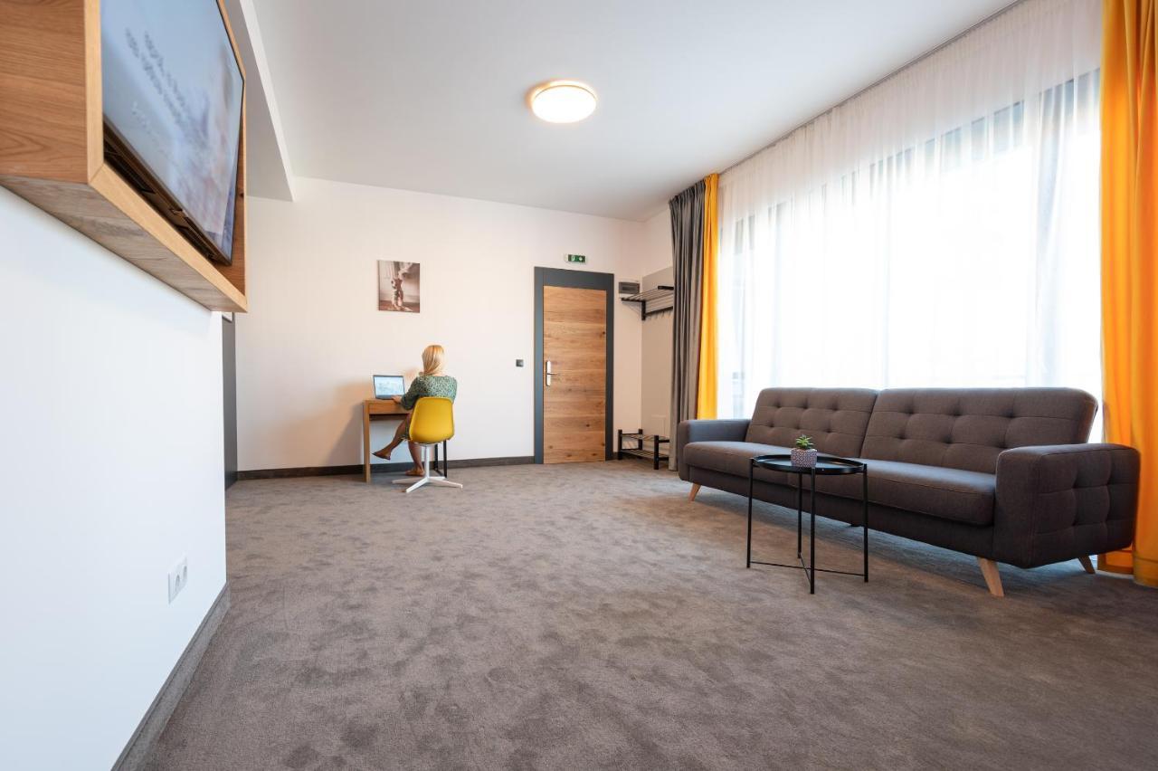 Calvin Aparthotel Oradea Luaran gambar